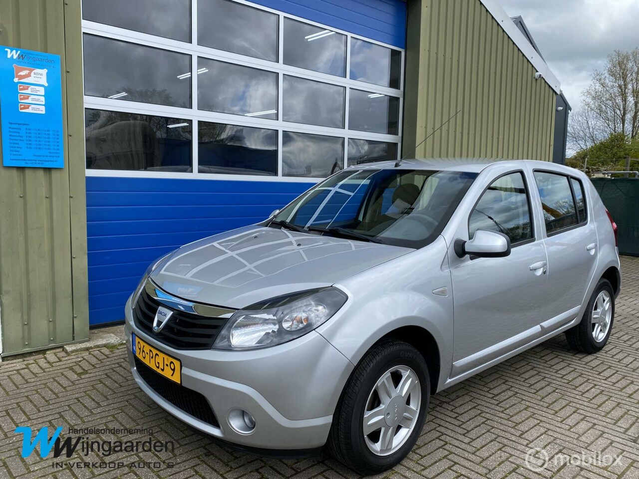 Dacia Sandero - 1.2 Blackline|Keurige auto|Airco|Iso fix| - AutoWereld.nl