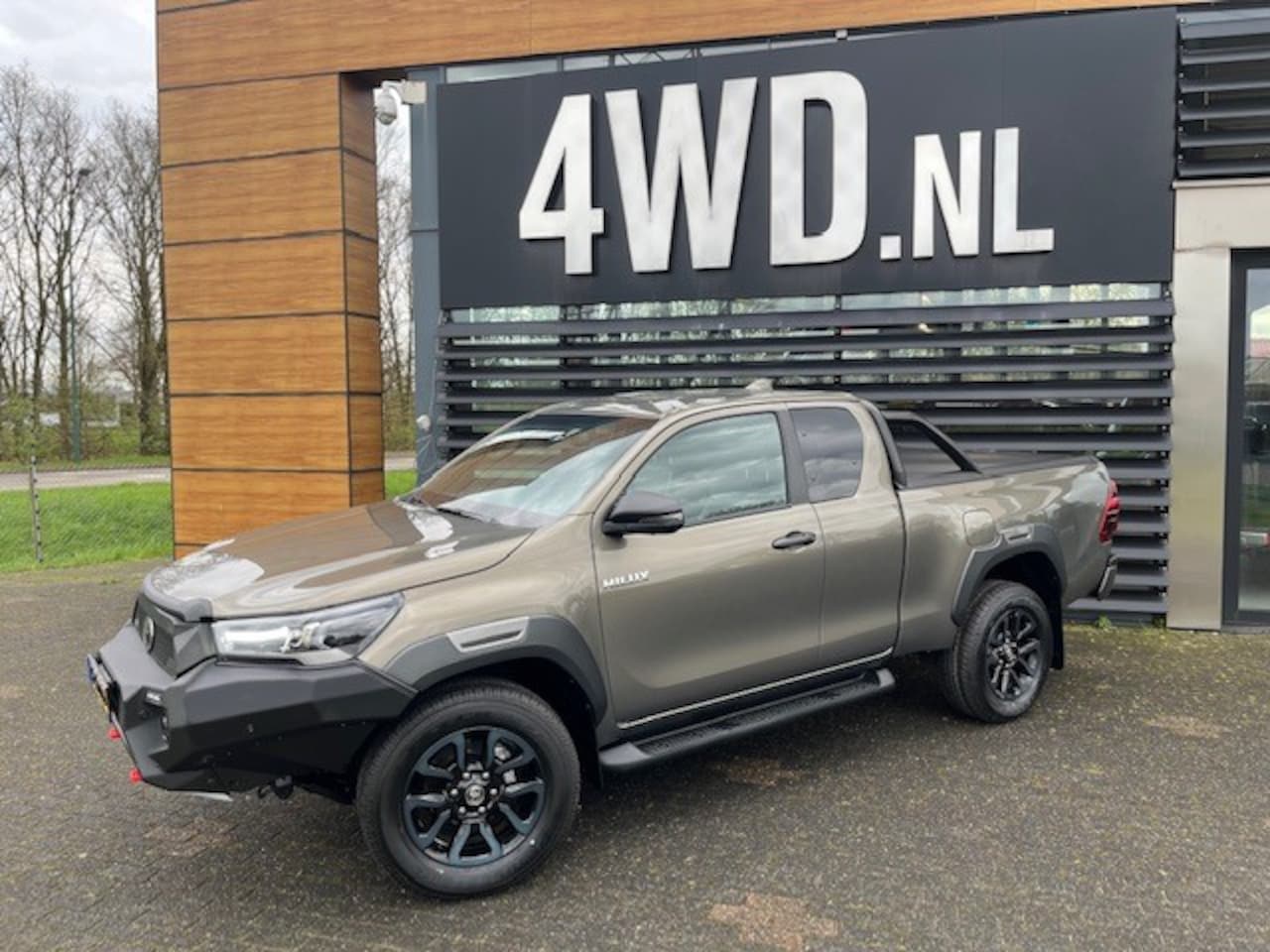 Toyota HiLux - 2.8 D-4D AUT 4WD Xtra Cab Invincible DAKAR EDITION VAN € 55.900 EXCL Speciale editie  incl - AutoWereld.nl