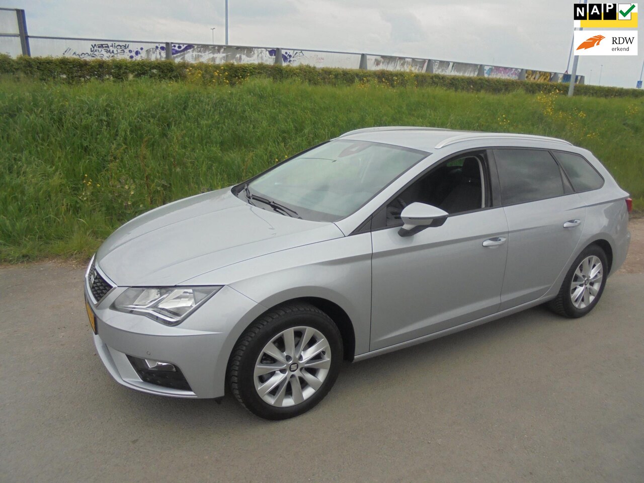 Seat Leon ST - Seat leon 1.0 benzine airco ecc lmv navigatie eerste eigenaar - AutoWereld.nl