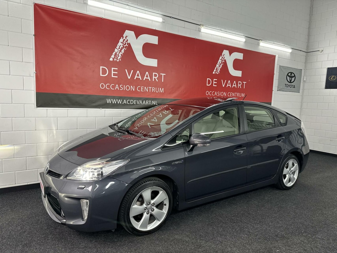 Toyota Prius - 1.8 Dynamic Business - SOLARROOF/XENON/CAM/NAP - AutoWereld.nl