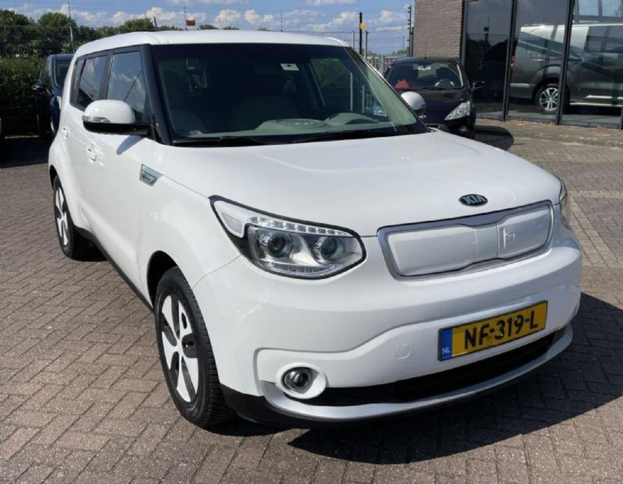 Kia e-Soul - EV ExecutiveLine 27kWh, AUTOMAAT, 1E EIG, NAP, VOLLEDIGE OH BESCHIKBAAR, €2.000,- SUBSIDIE - AutoWereld.nl