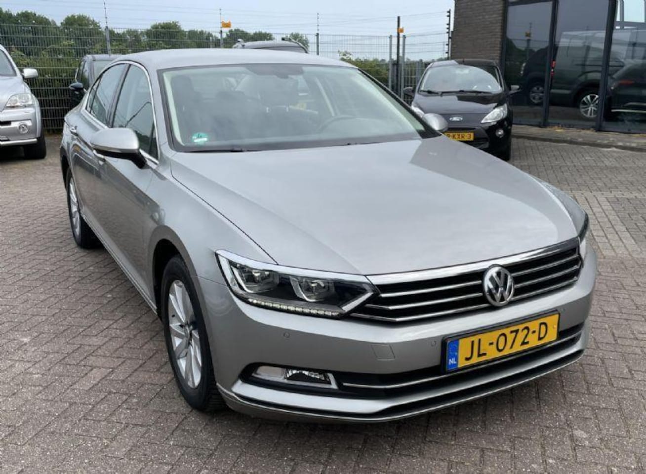 Volkswagen Passat - 1.6 TDI Connected Series 1.6 TDI Connected Series, 1E EIG, NAP, VOLLEDIGE OH BESCHIKBAAR, LAGE KM! - AutoWereld.nl