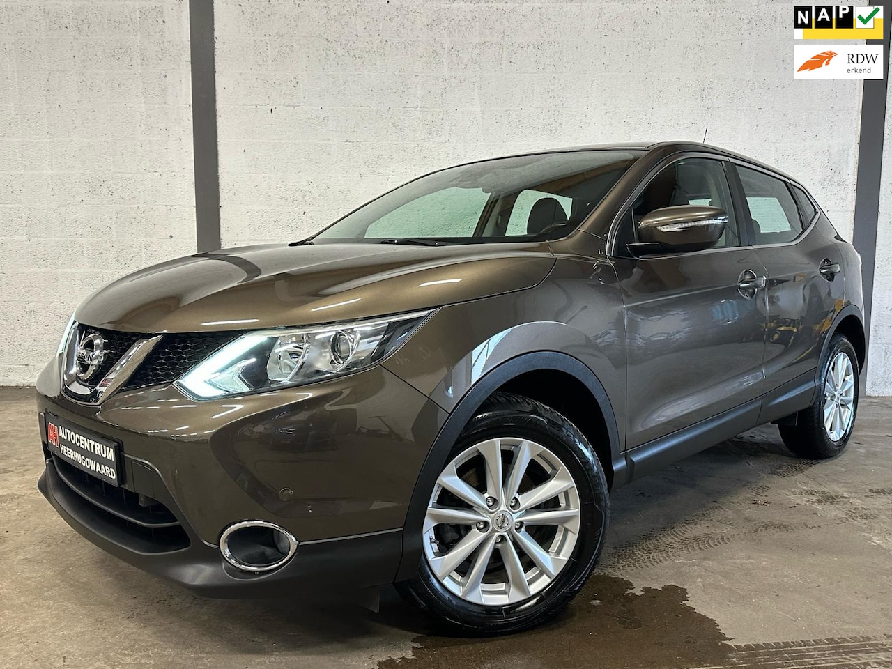 Nissan Qashqai - 1.2 Connect Edition Pano|Navi|360|Cruise|Dealer Onderhouden !! - AutoWereld.nl