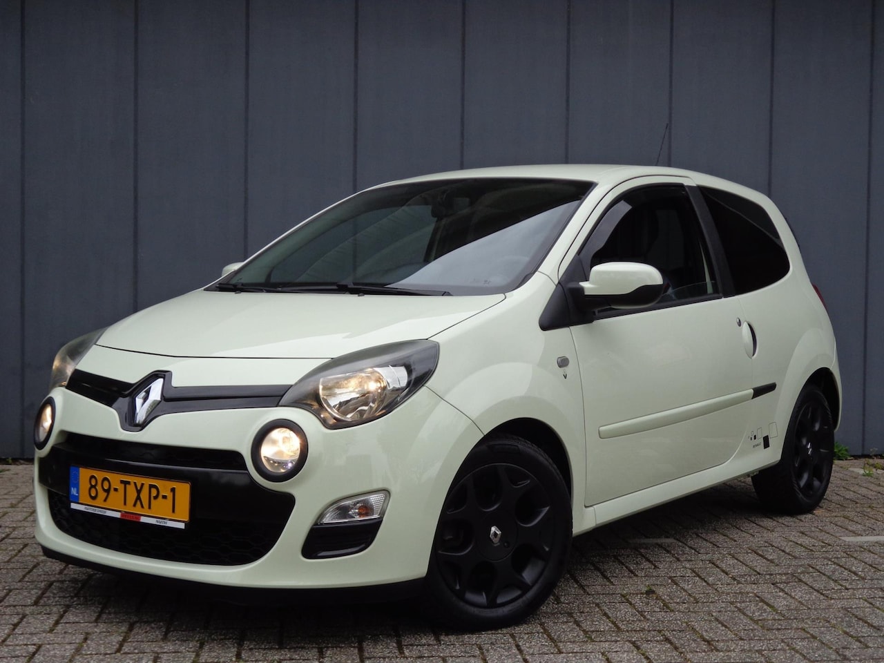 Renault Twingo - 1.2 16V Collection Speciale Luxe Sportuitvoering,2 Eigenaren Gehad. - AutoWereld.nl