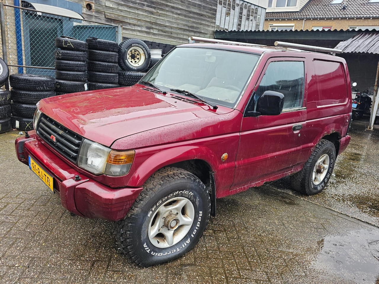 Mitsubishi Pajero - 2.5 GLX Panel Van 2.5 GLX Panel Van - AutoWereld.nl