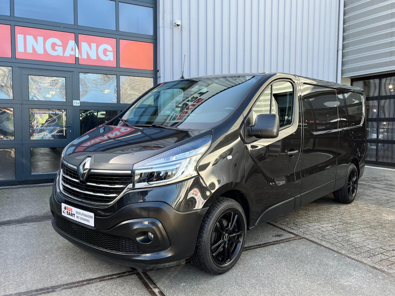 Renault Trafic - 2.0 dCi 170 T29 L2H1 Comfort 170PK|Navi|Camera|Cruise Control|Bluetooth|Airco|Automaat - AutoWereld.nl