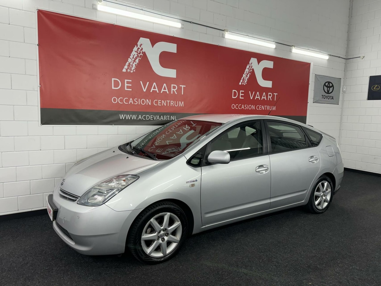 Toyota Prius - 1.5 VVT-i Comfort - CLIMA/PDC/TREKHAAK/NAP - AutoWereld.nl