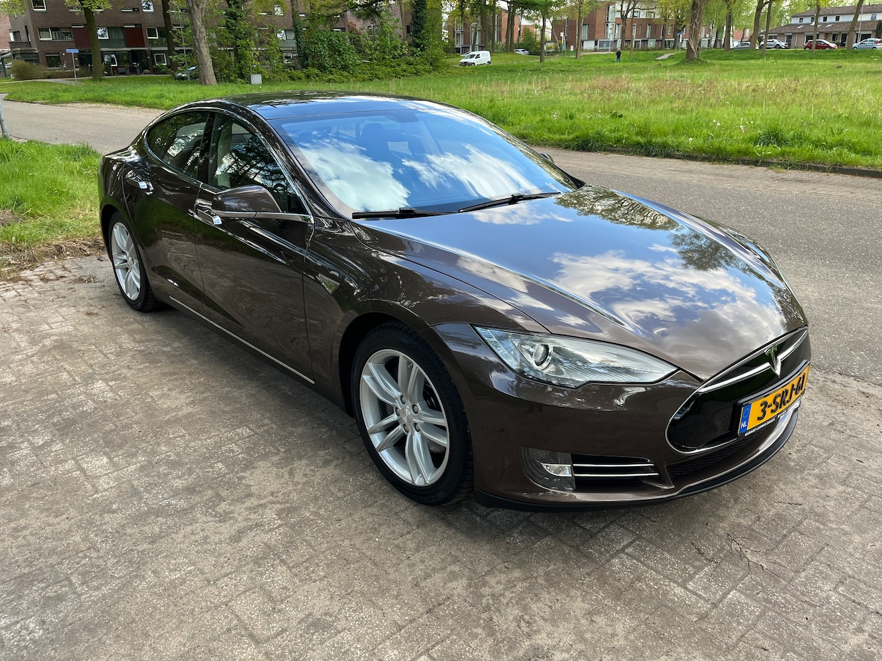 Tesla Model S - Signature Performance Inclusief panoramadak en CCS snellaad upgrade - AutoWereld.nl