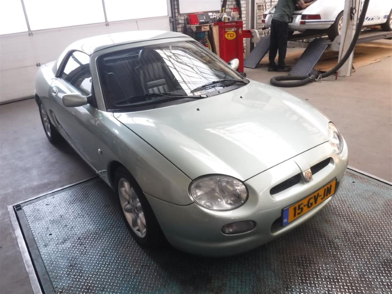 MG F - 1.8i soft & hardtop, middenmotor! van 2e eigenaar - AutoWereld.nl