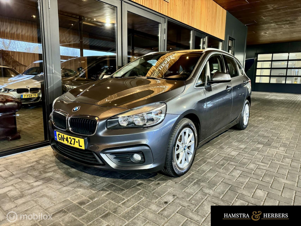 BMW 2-serie Active Tourer - 216d antraciet, trekhaak, premium - AutoWereld.nl