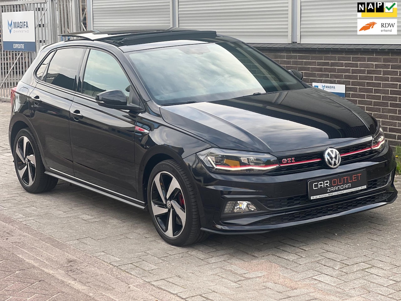 Volkswagen Polo - 2.0 TSI GTI AUTOMAAT PANO/DIGIDASH/NIEUWSTAAT - AutoWereld.nl