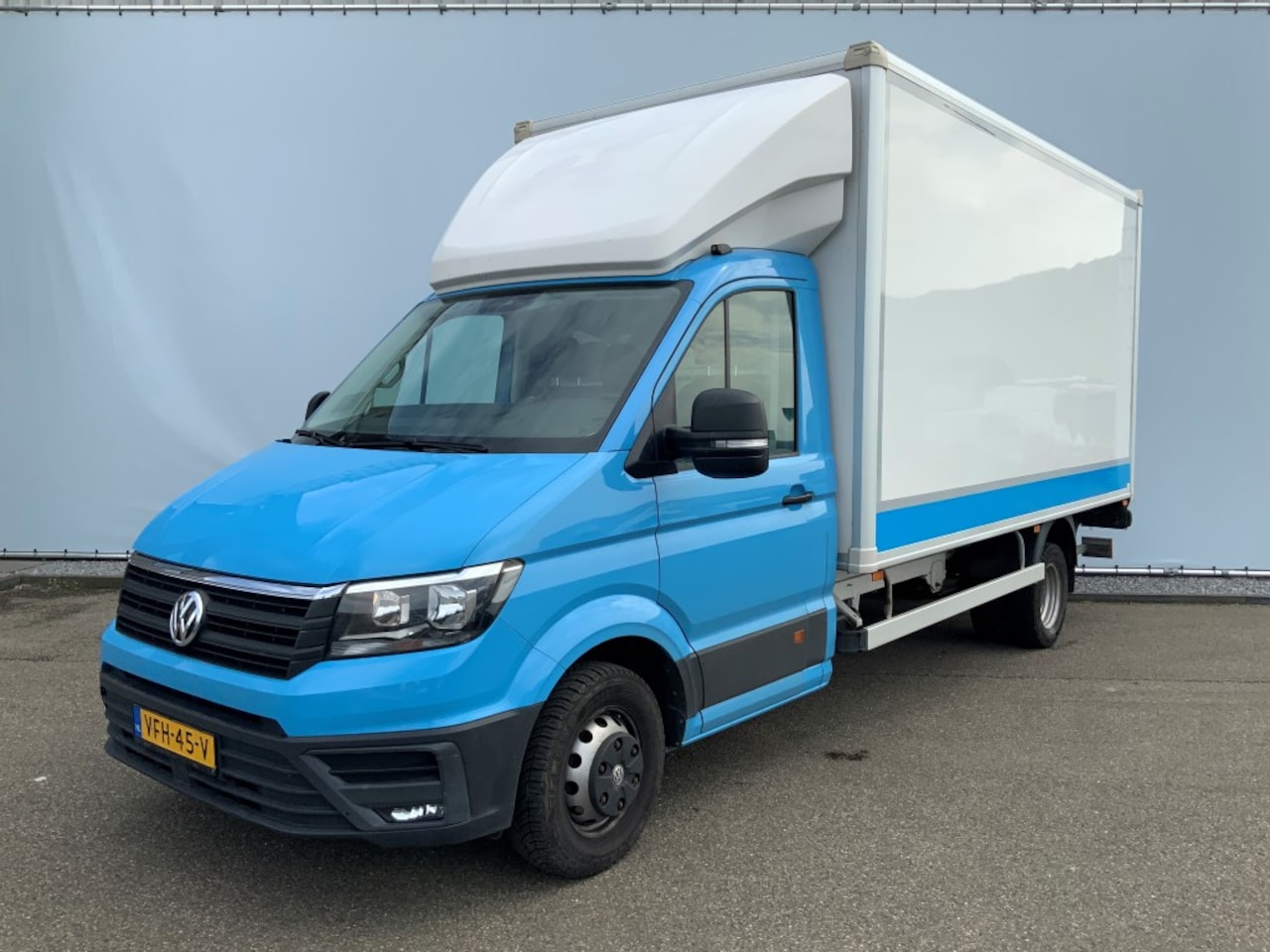 Volkswagen Crafter - 35 2.0 TDI L4 Meubelbak & Lift Automaat Airco Cruise 3 Zits Zij Deur Camera Euro 6 Bakmaat - AutoWereld.nl