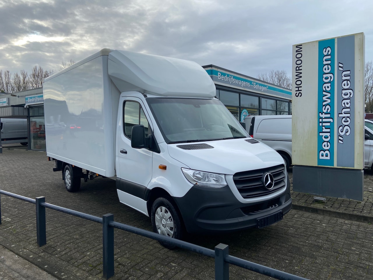 Mercedes-Benz Sprinter - 316 CDI Bakwagen | Laadklep | 900KG Laden op B Rijbewijs | Airco | Mbux 7 - AutoWereld.nl