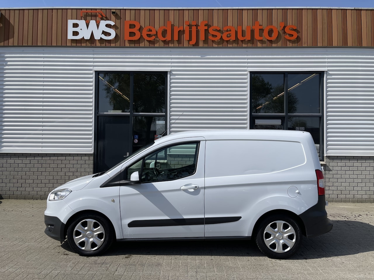 Ford Transit Courier - 1.5 TDCI Trend / vaste prijs rijklaar € 7.950 ex btw / 102.273 km NAP / airco / trekhaak / - AutoWereld.nl