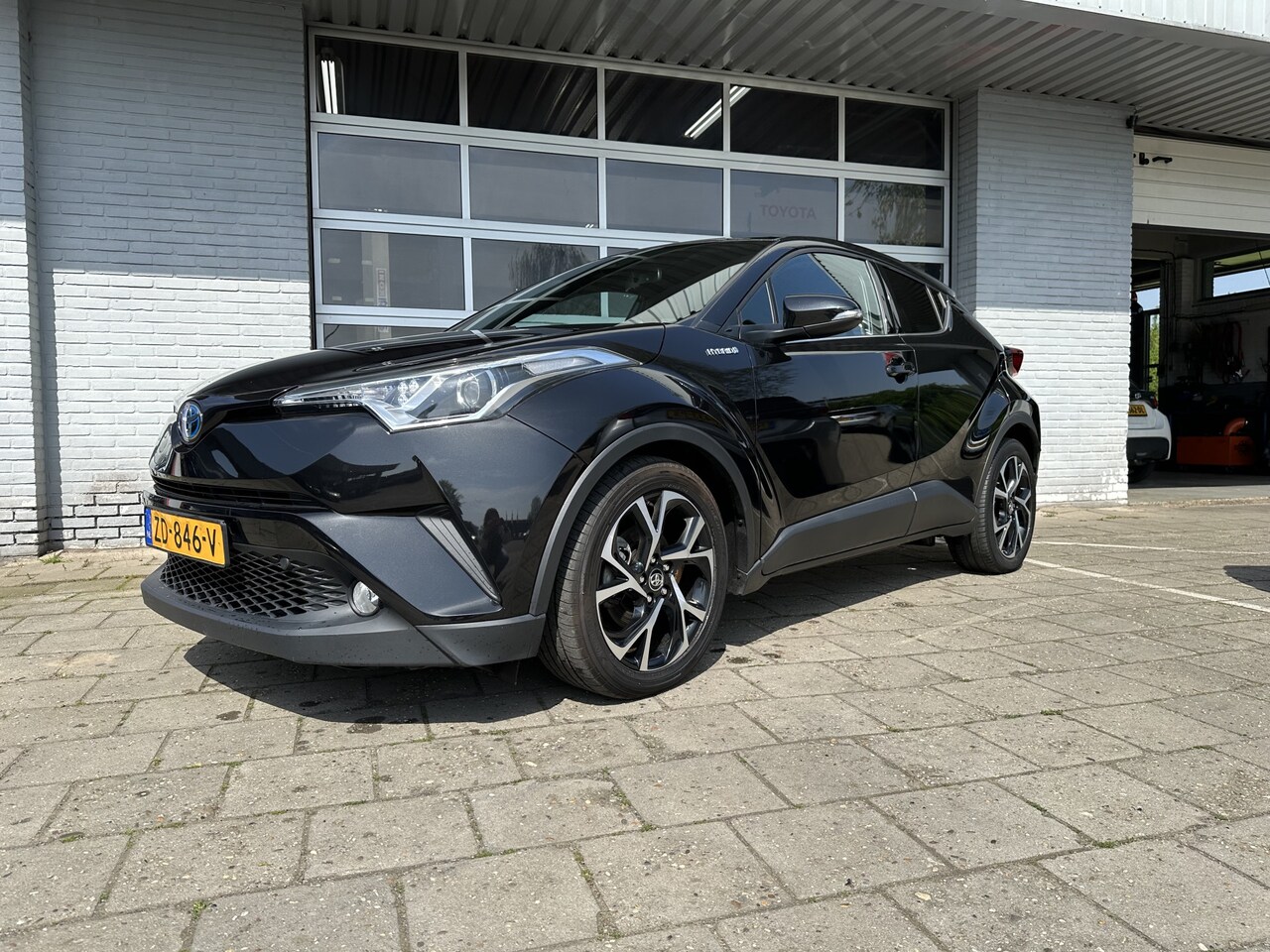 Toyota C-HR - 1.8 Hybrid Dynamic | Stoelverwarming | Navigatie | Camera achter | Automaat | - AutoWereld.nl