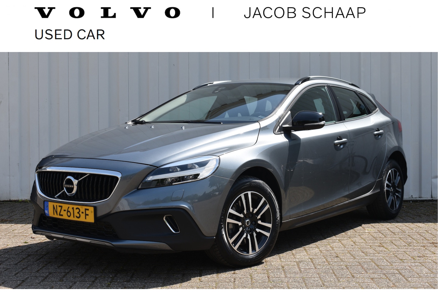 Volvo V40 Cross Country - 2.0 T3 Nordic+ | Clima | Standkachel | Full LED | Parkeersensoren - AutoWereld.nl