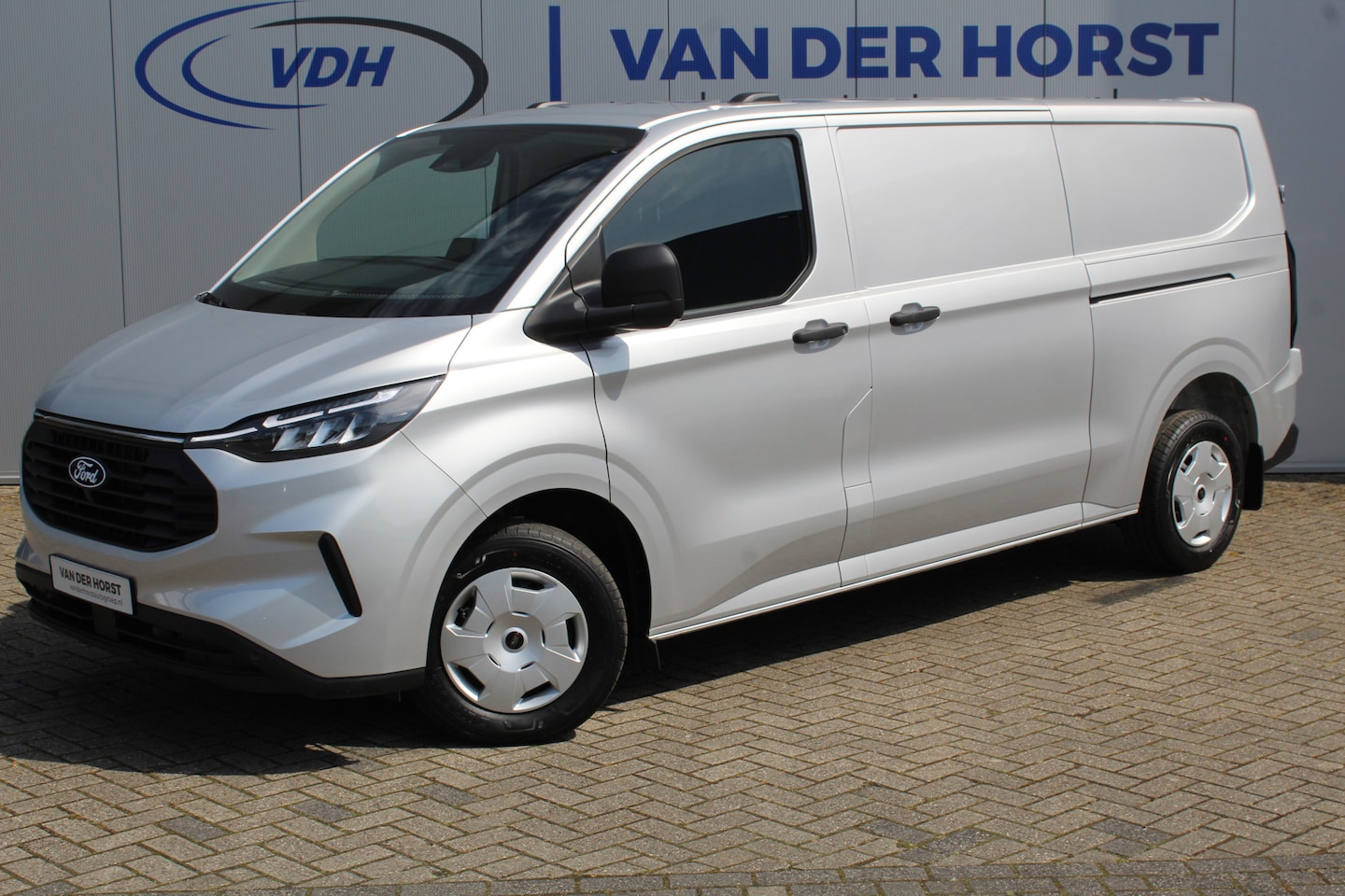 Ford Transit Custom - 320 2.0-136pk TDCI L2H1 ´Trend´, schuifdeur li. + re. ! Overtuig u van de rijkwaliteiten v - AutoWereld.nl