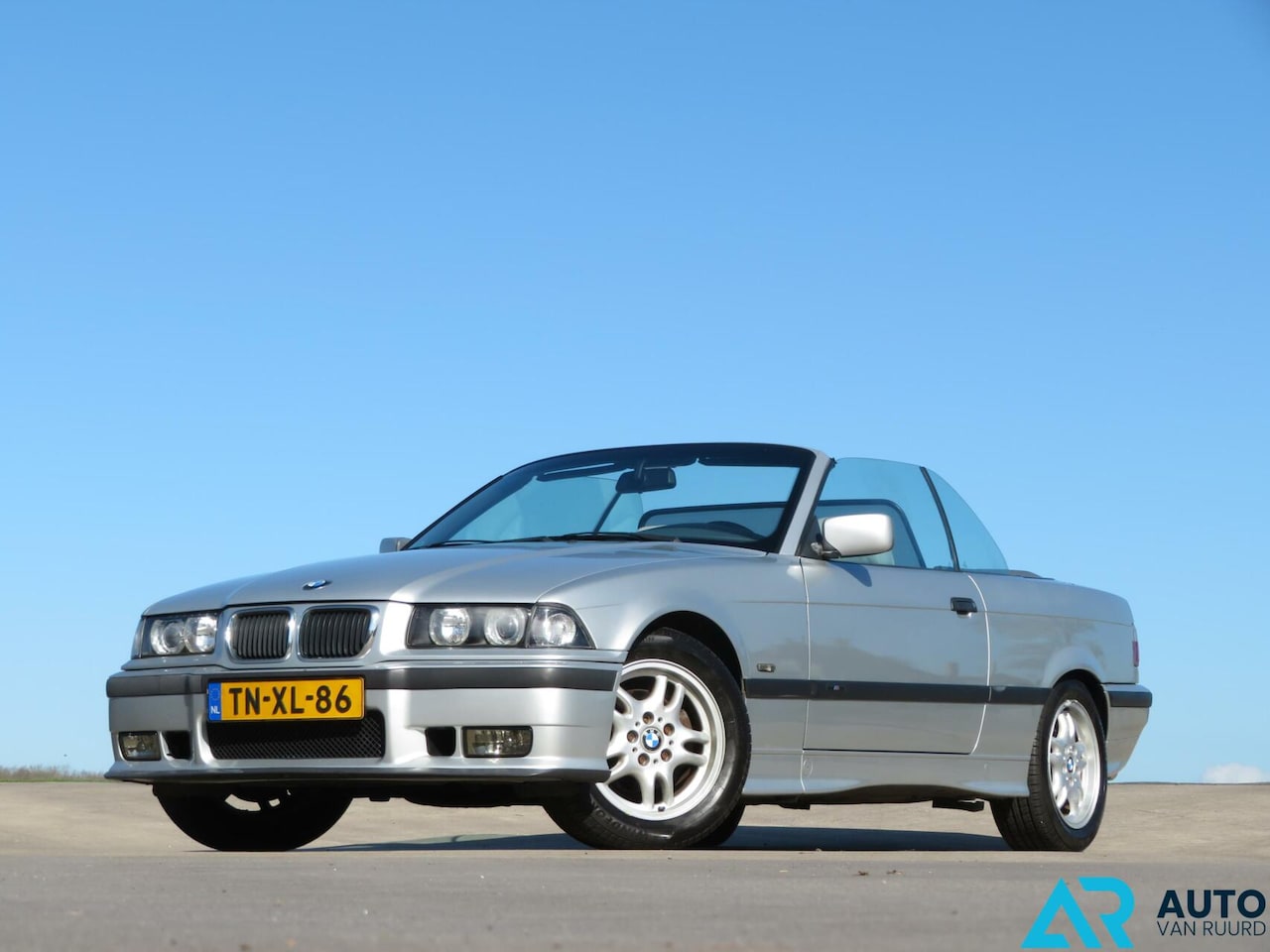 BMW 3-serie Cabrio - 318i * M-Pakket * NL auto * Youngtimer * - AutoWereld.nl