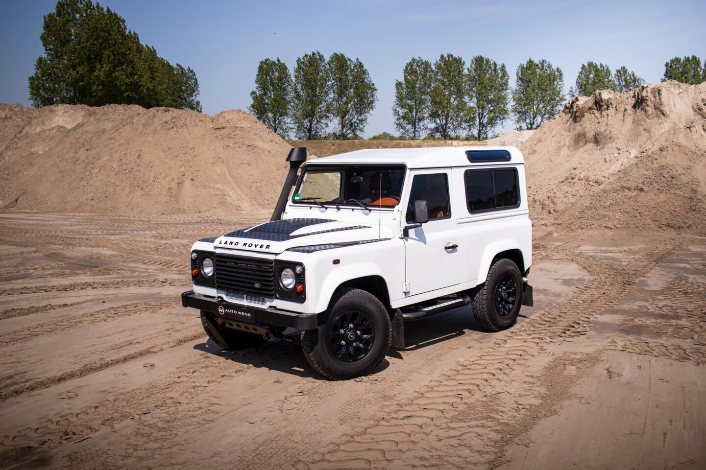 Land Rover Defender - 2.2 D HT 90" E 2.2 D HT 90" E - AutoWereld.nl