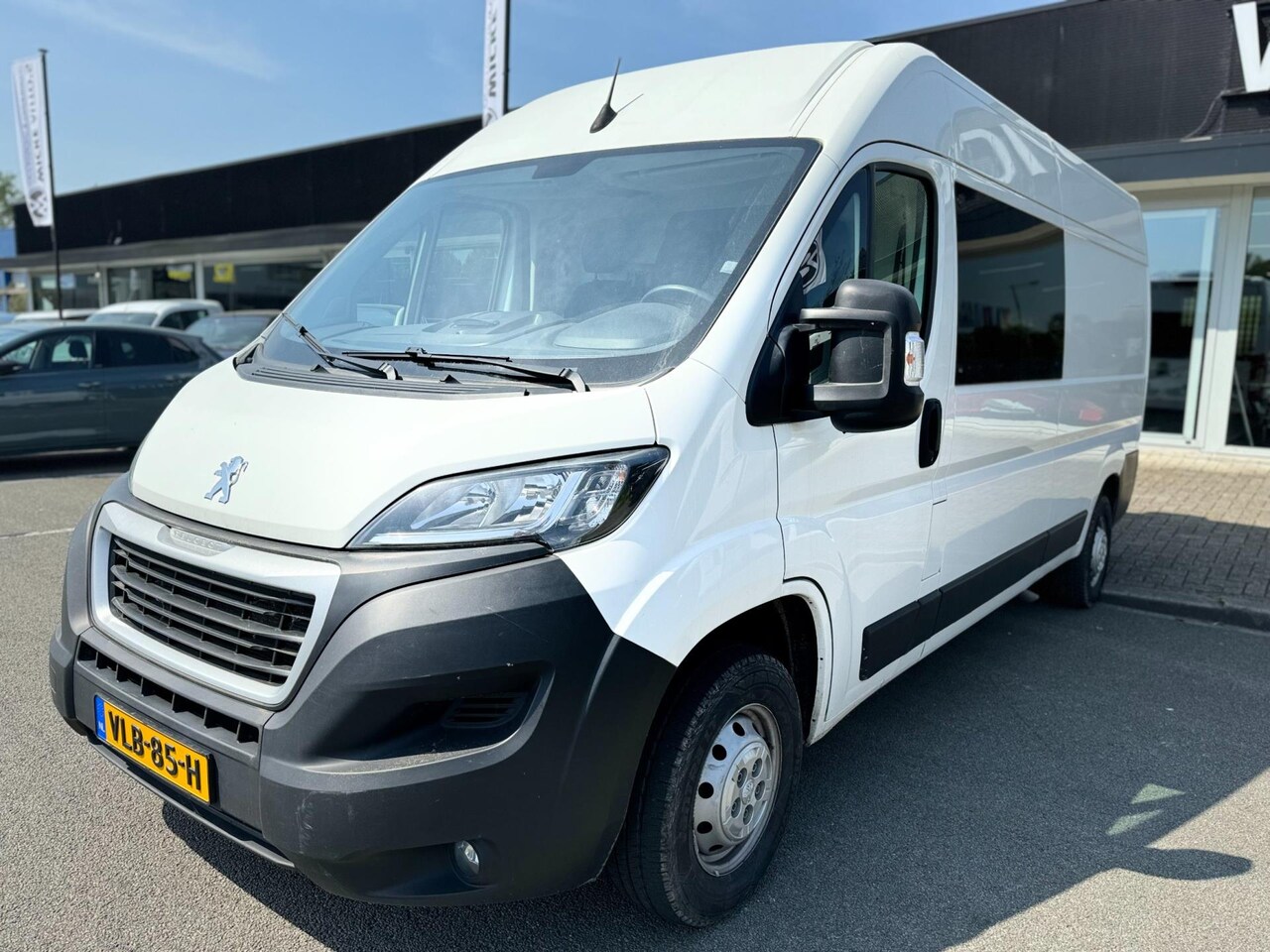 Peugeot Boxer - 335 2.2 BlueHDi 140 L3H2 Premium Camera Airco Navi - AutoWereld.nl