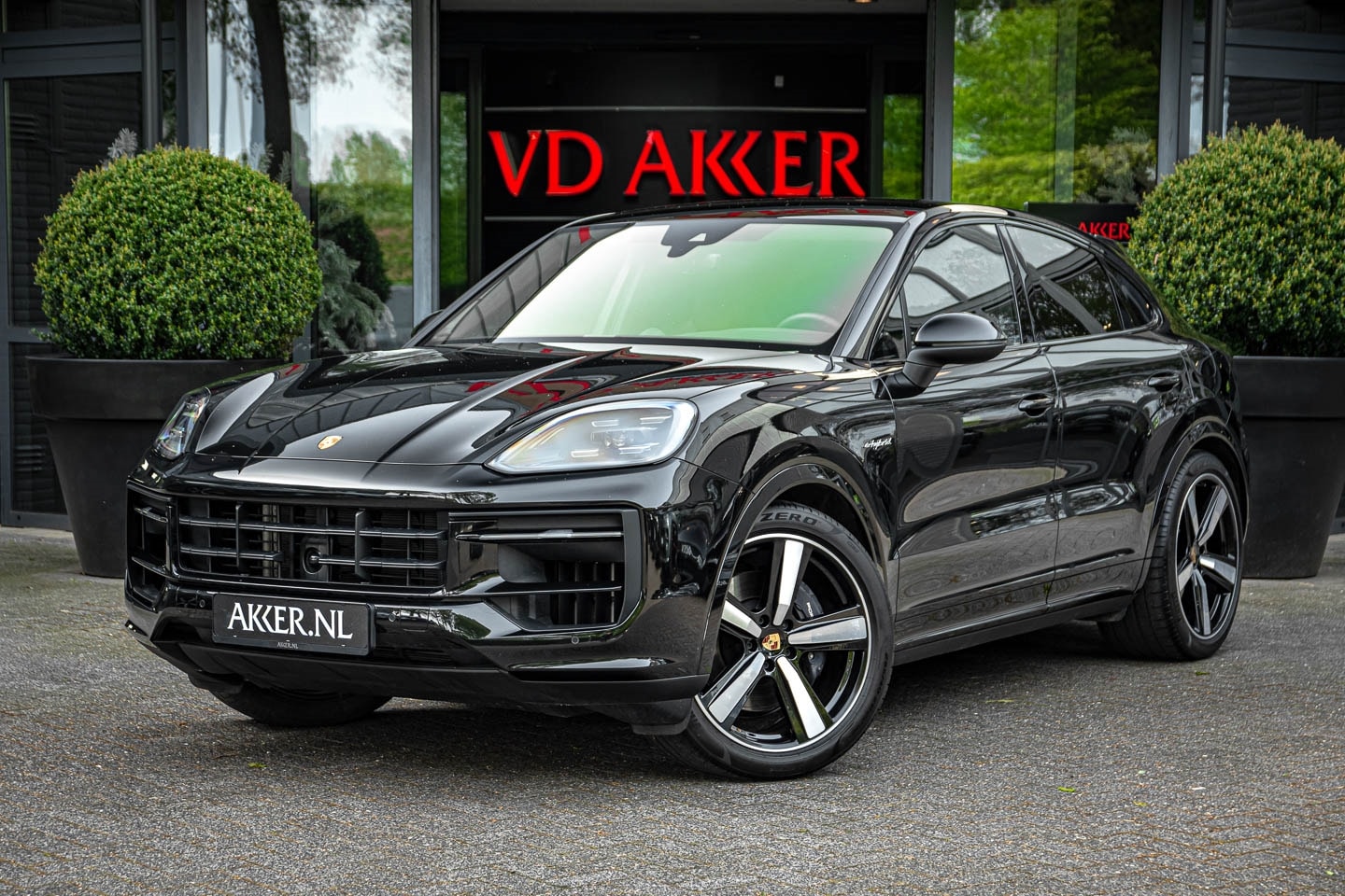 Porsche Cayenne Coupé - E-HYBRID SPORTDESIGN+PANO.DAK+22INCH+LUCHTVERING - AutoWereld.nl