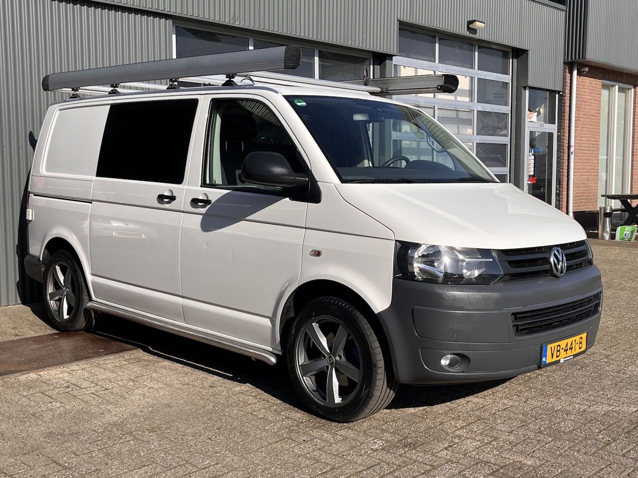 Volkswagen Transporter - 2.0 TDI L1H1 Automaat 2xSchuifdeur Kanstinrichting Standkachel Imperiaal Navigatiesysteem - AutoWereld.nl