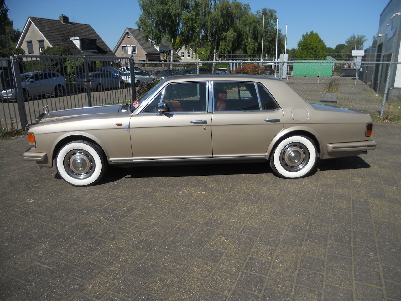 Rolls-Royce Silver Spirit - 6.8 Rolls-Royce V8 Automaat 6.8 liter Silver-Spirit Kleur GOLD 1982 in goede staat ! - AutoWereld.nl