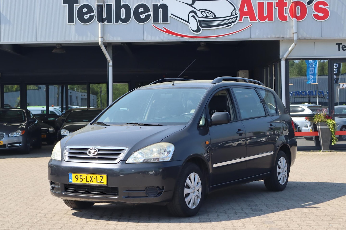 Toyota Avensis Verso - 2.0i Linea Luna 6p. Automaat, Cruise control, 6 Persoons, Trekhaak, Airco - AutoWereld.nl