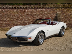 Corvette C3 - Stingray 350 Convertible "Classic White over Red" - livery with a black softtop, 350ci (5.