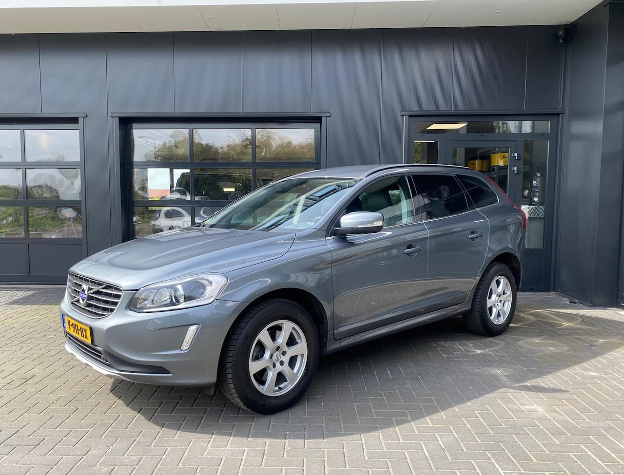 Volvo XC60 - 2.0 D3 FWD Summum | Grijs | Handgeschakeld | Xenon - AutoWereld.nl