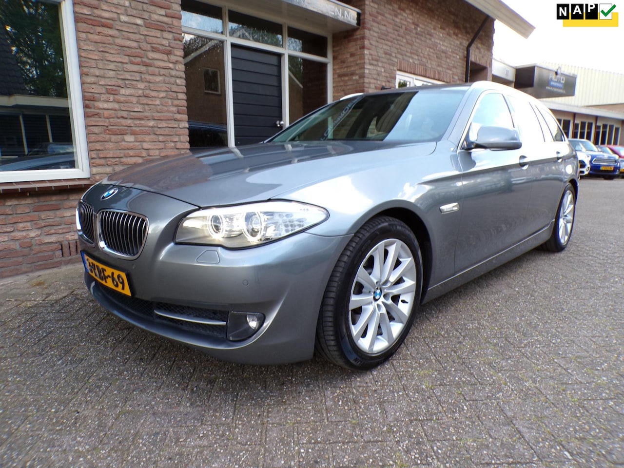 BMW 5-serie Touring - 528i High Executive Automaat / Leder / Panoramadak / Navi - AutoWereld.nl