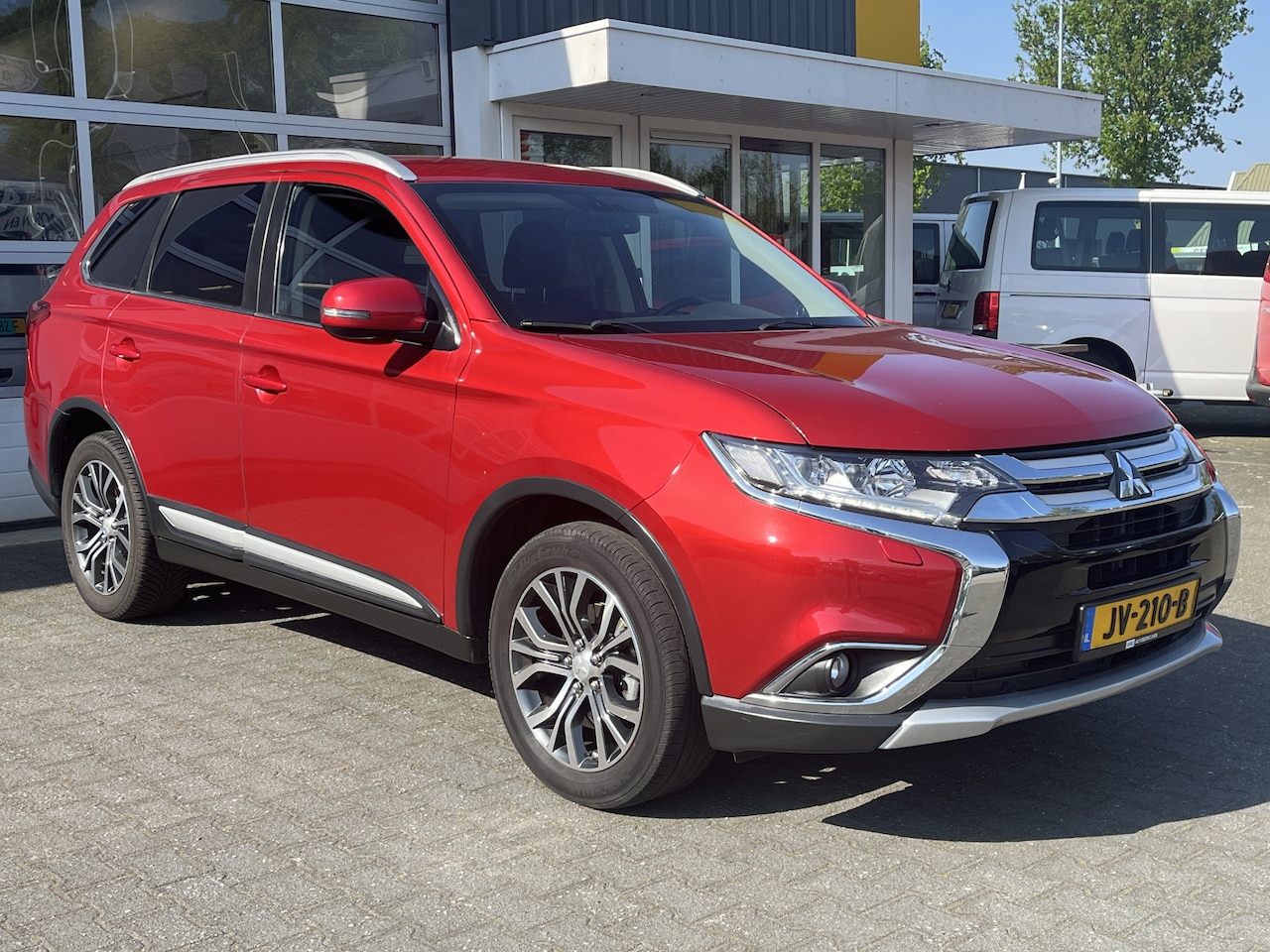 Mitsubishi Outlander - 7-persoons 2.0 Executive Edition Trekhaak Camera Navigatie Climate control Cruise control - AutoWereld.nl