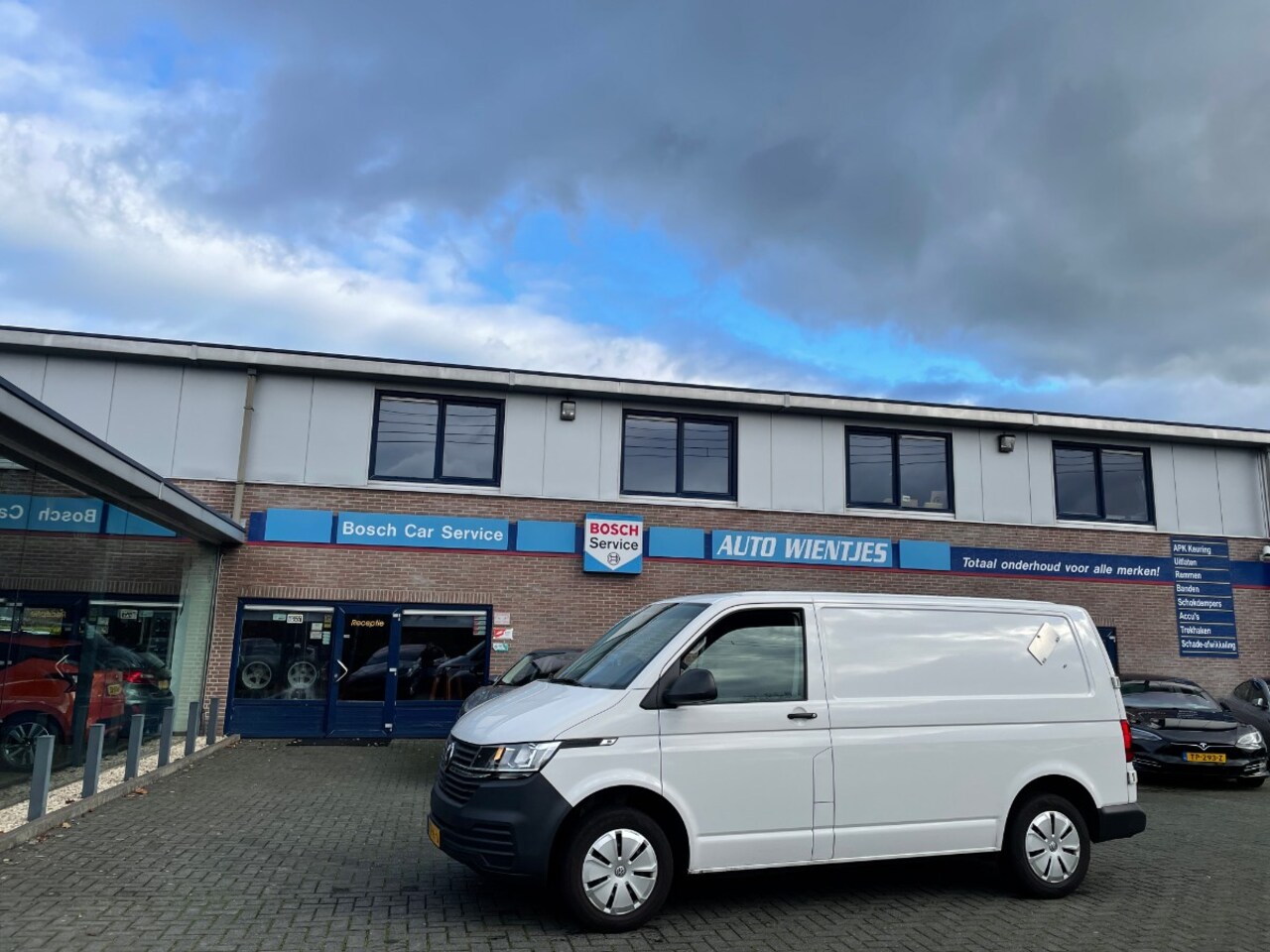 Volkswagen Transporter - 2.0 TDI 66kw | L1 COMFORT 3-Pers | AIRCO - AutoWereld.nl