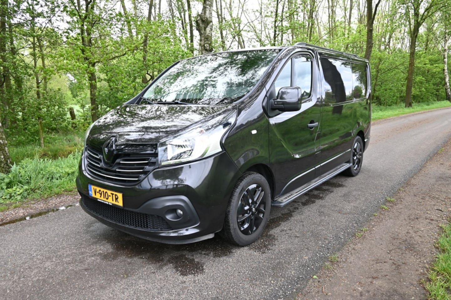 Renault Trafic - 1.6 dCi T29 L1H1 Luxe Energy | Navi | Trekhaak | 3-zits - AutoWereld.nl