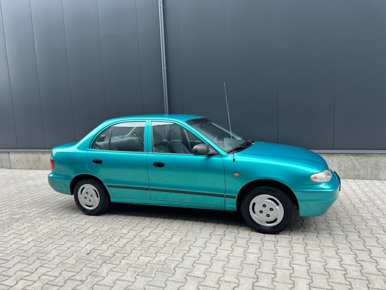 hyundai-excel-1-5i-gs-eerste-eigenaar-100-dealer-onderhouden.jpg