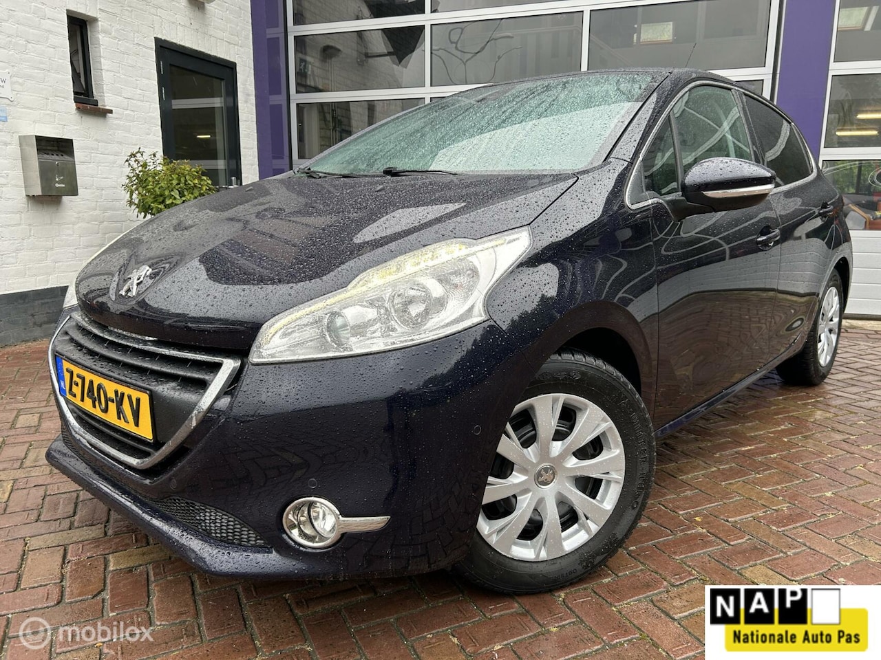 Peugeot 208 - 1.2 PureTech Allure * NAVIGATIE * AIRCO *5 DRS * - AutoWereld.nl