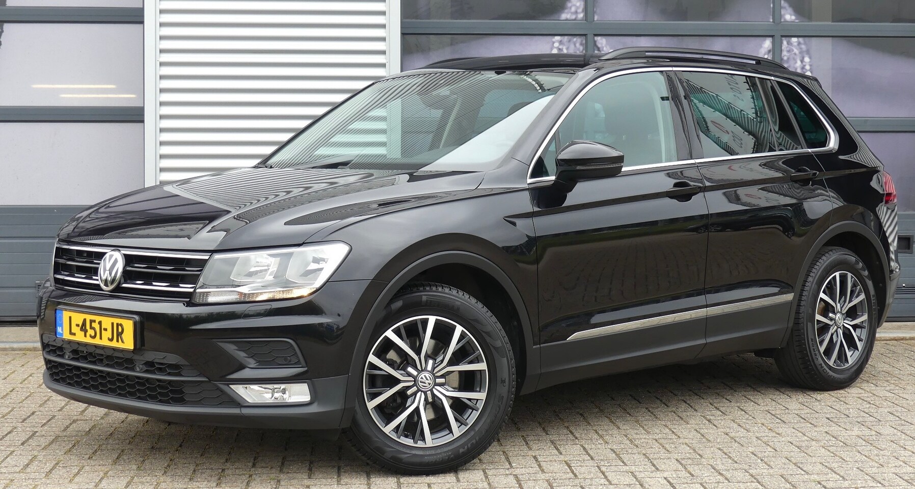 Volkswagen Tiguan - 1.4 TSI Connected Series CarPlay trekhaak - AutoWereld.nl