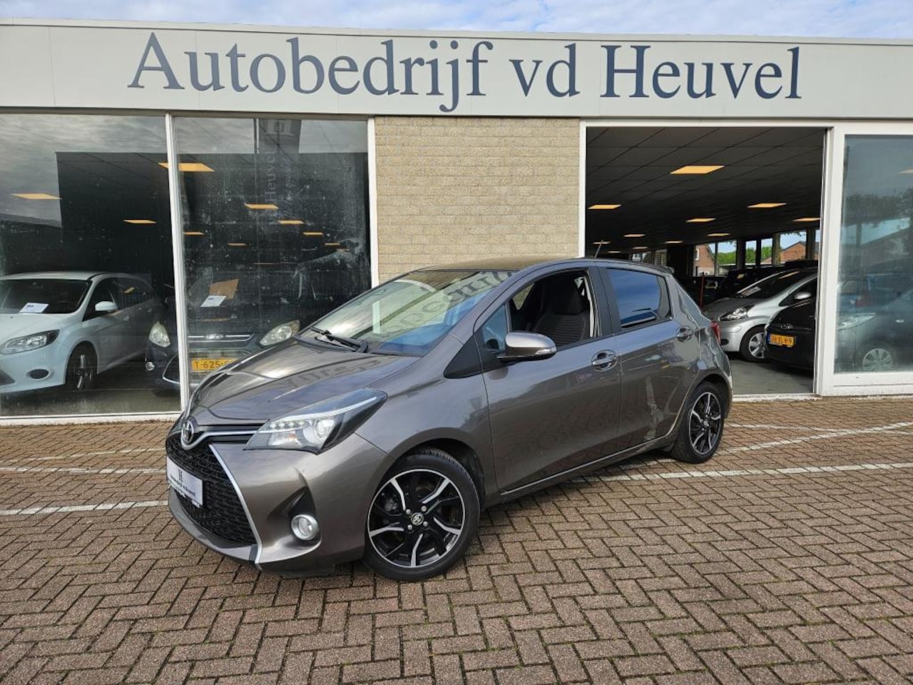 Toyota Yaris - 1.3 VVT-i Trend*Navi*Camera*Panorama*Lm*LED*RIJKLAAR* 100PK - AutoWereld.nl