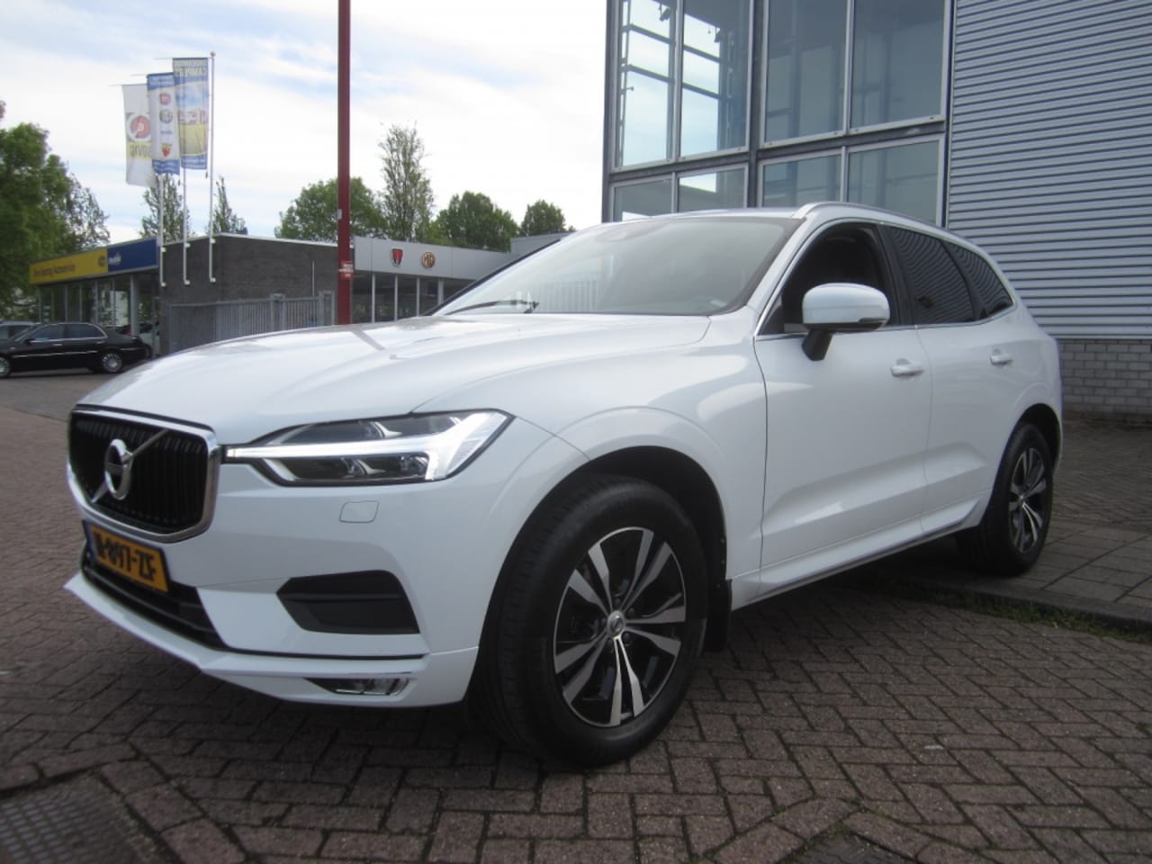 Volvo XC60 - 2.0 D4 Momentum Pro 2.0 D4 Momentum Pro - AutoWereld.nl