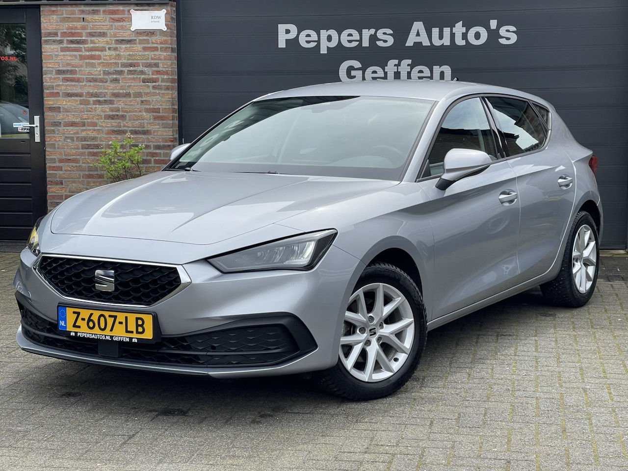 Seat Leon - 1.0 eTSI Style Automaat DSG MHEV Carplay | Stoelverwarming | PDC | LED - AutoWereld.nl