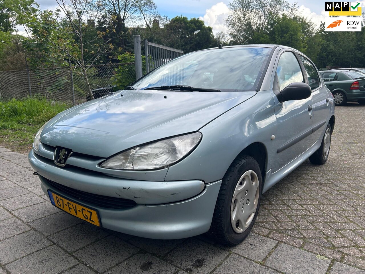 Peugeot 206 - 5 deurs ,airco , nap - AutoWereld.nl