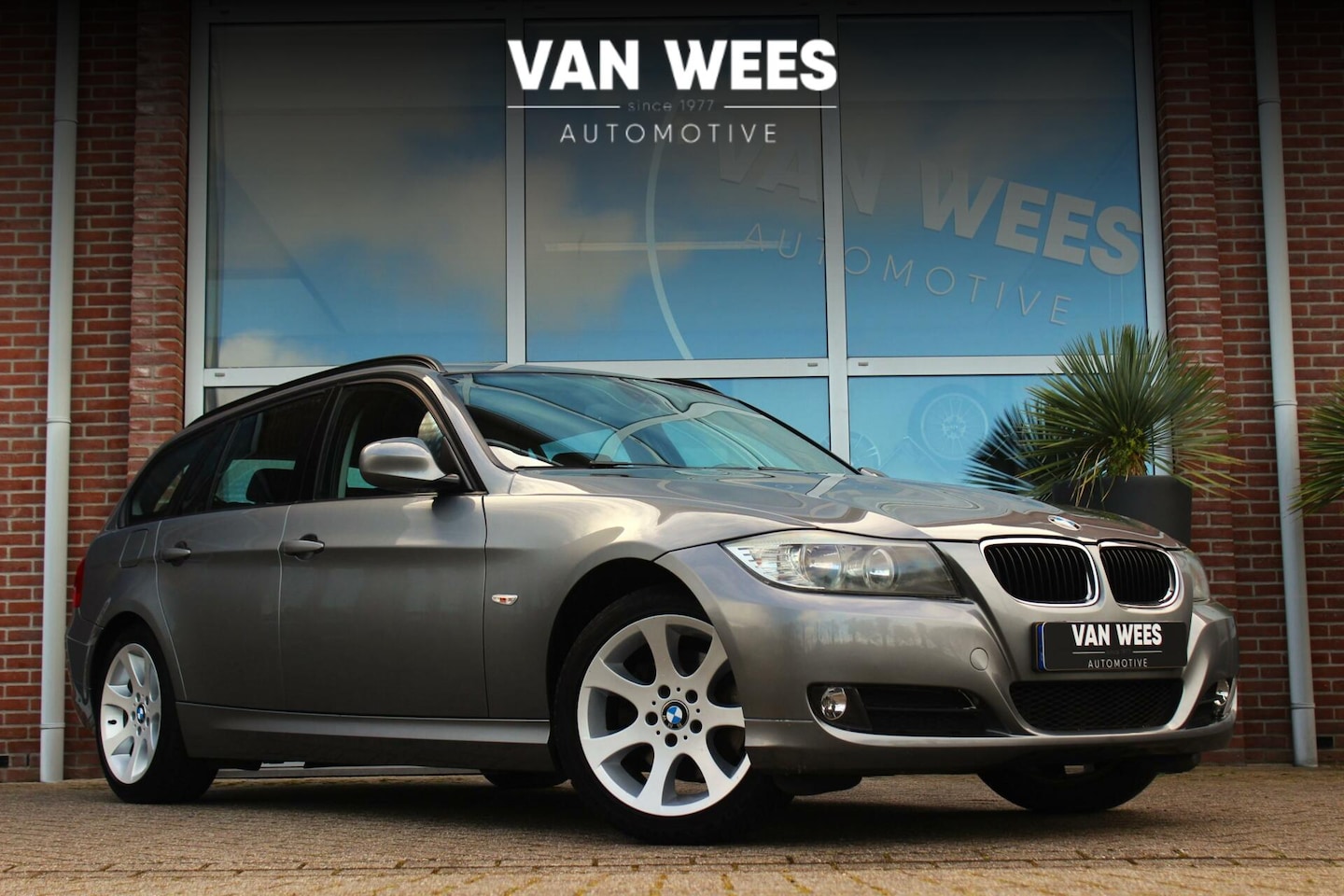 BMW 3-serie Touring - 318d E91 Corporate Lease Editon | Automaat | Leer | Navi | Cruise-control | Climate-contro - AutoWereld.nl