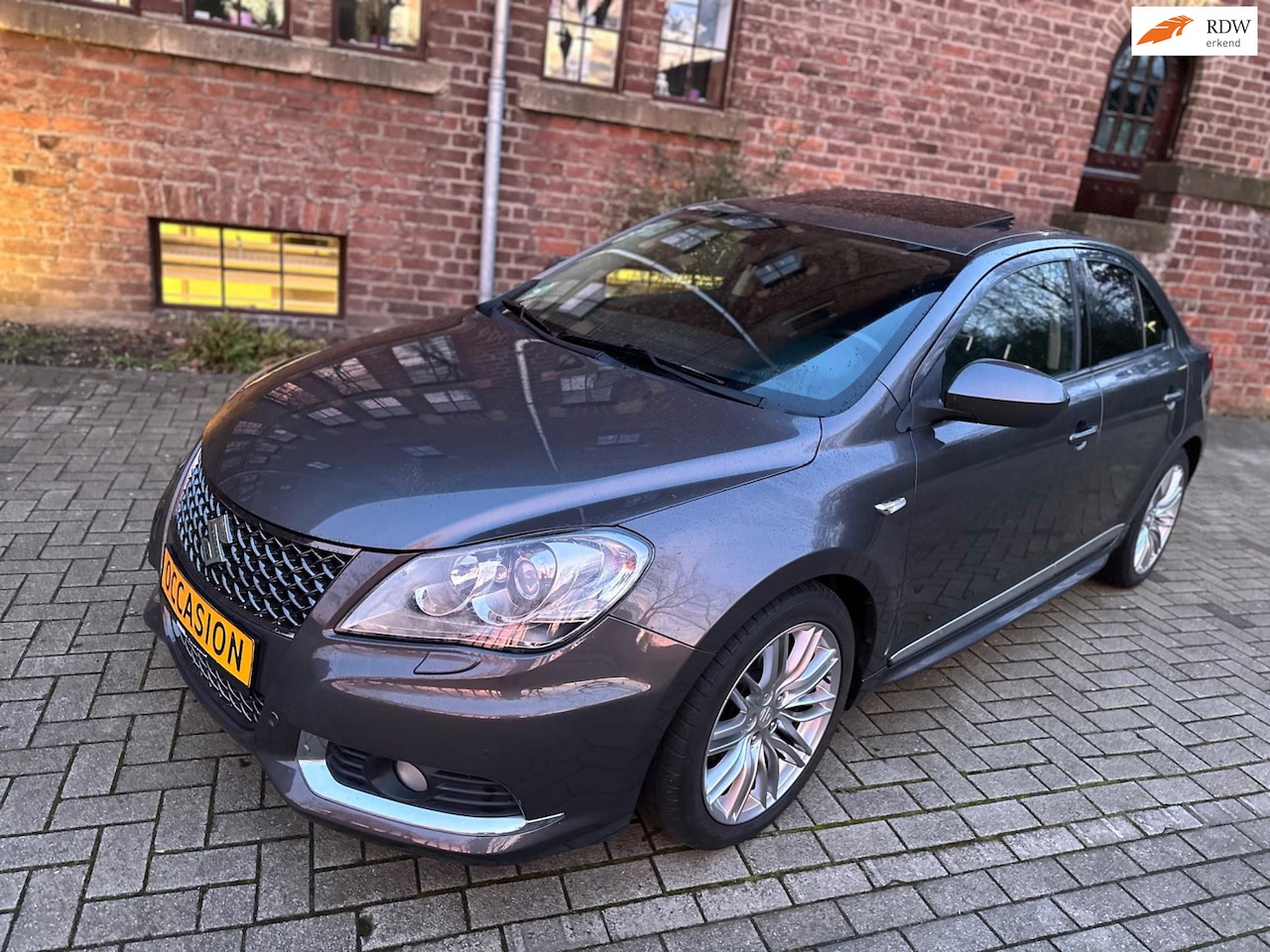 Suzuki Kizashi - 2.4 Sport AWD Automaat Full Option - AutoWereld.nl