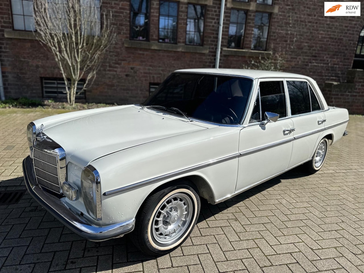 Mercedes-Benz 200-280 (W115) - 200 Automaat compleet gerestaureerd check - AutoWereld.nl