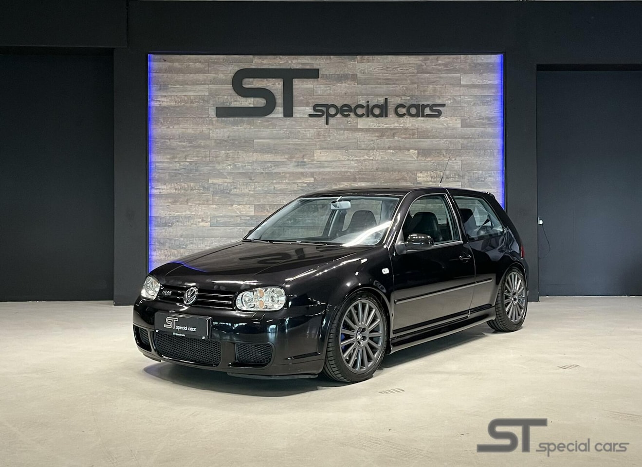 Volkswagen Golf - 3.2 V6 R32 DSG 3.2 V6 R32 DSG, One Of 500 - AutoWereld.nl