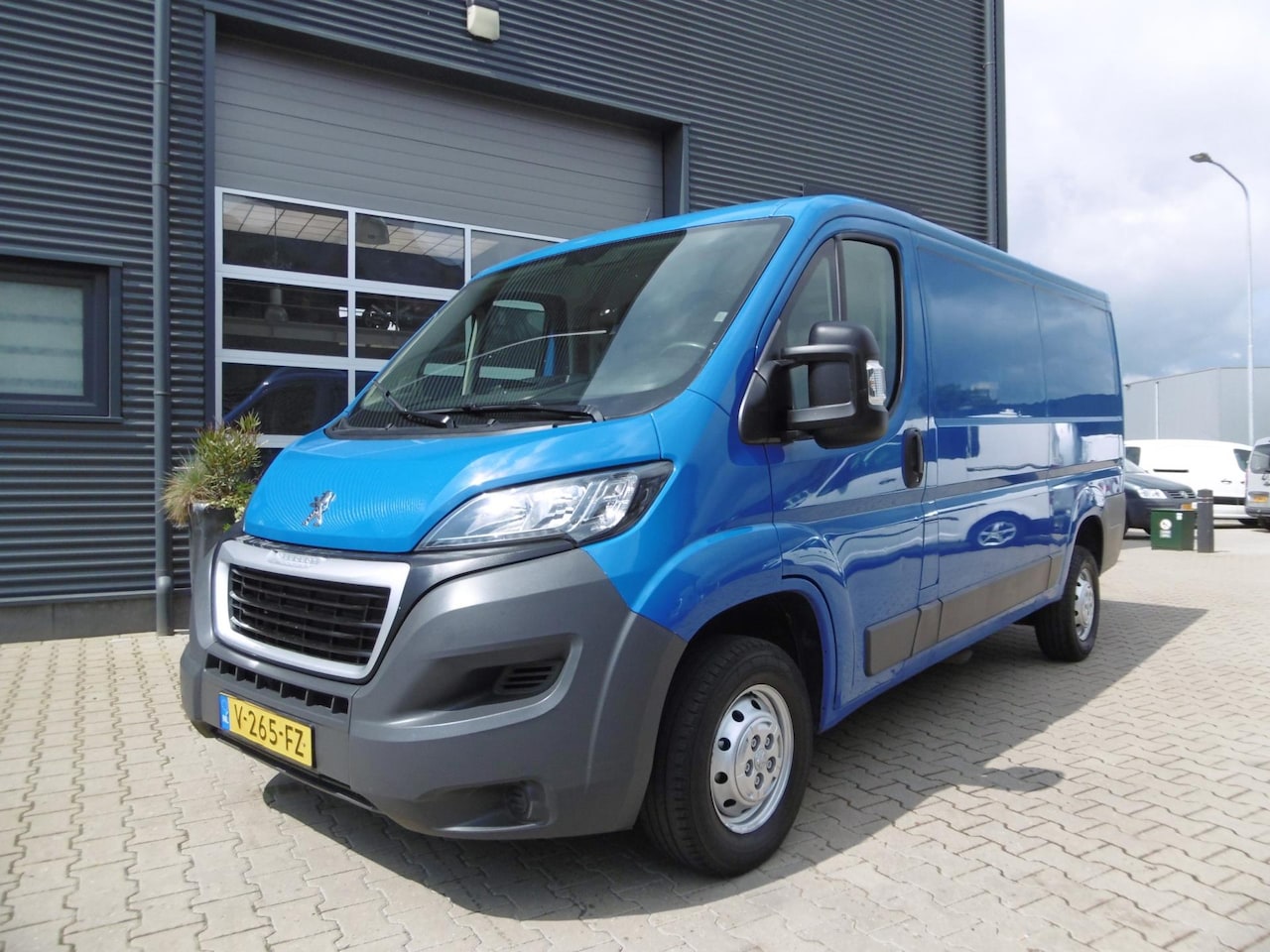 Peugeot Boxer - 330 2.0 BlueHDI L2H1 Airco Cruise Control - AutoWereld.nl