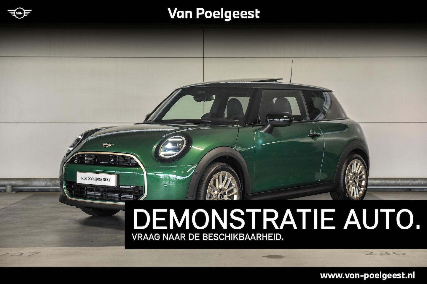 MINI Cooper - 1.5 Cooper C Favoured | Pakket M | Dak en spiegelkappen in Jetblack - AutoWereld.nl