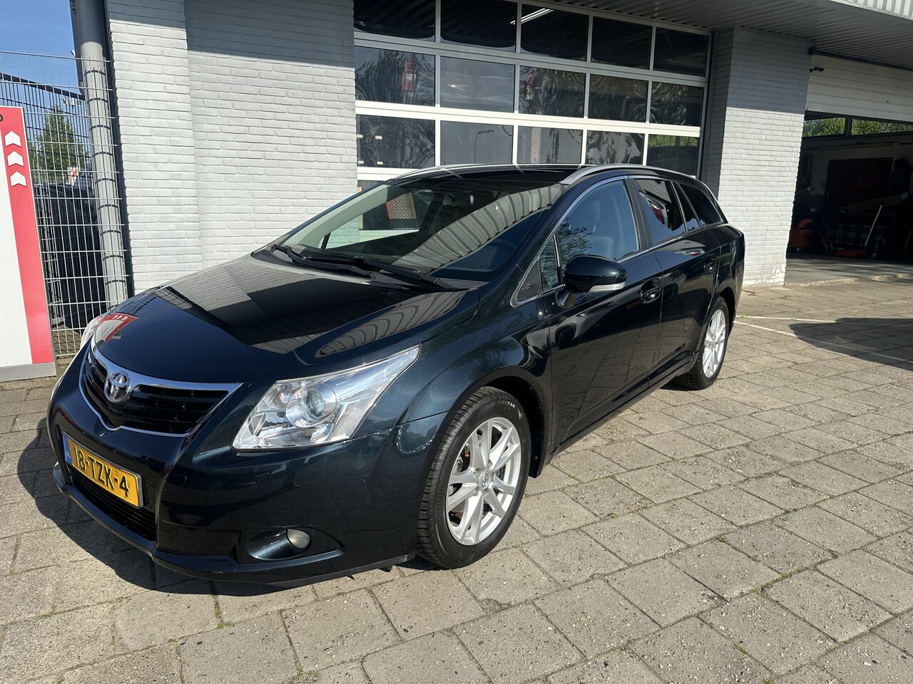 Toyota Avensis Wagon - 1.8 VVTi Business 1.8 VVTi Business - AutoWereld.nl