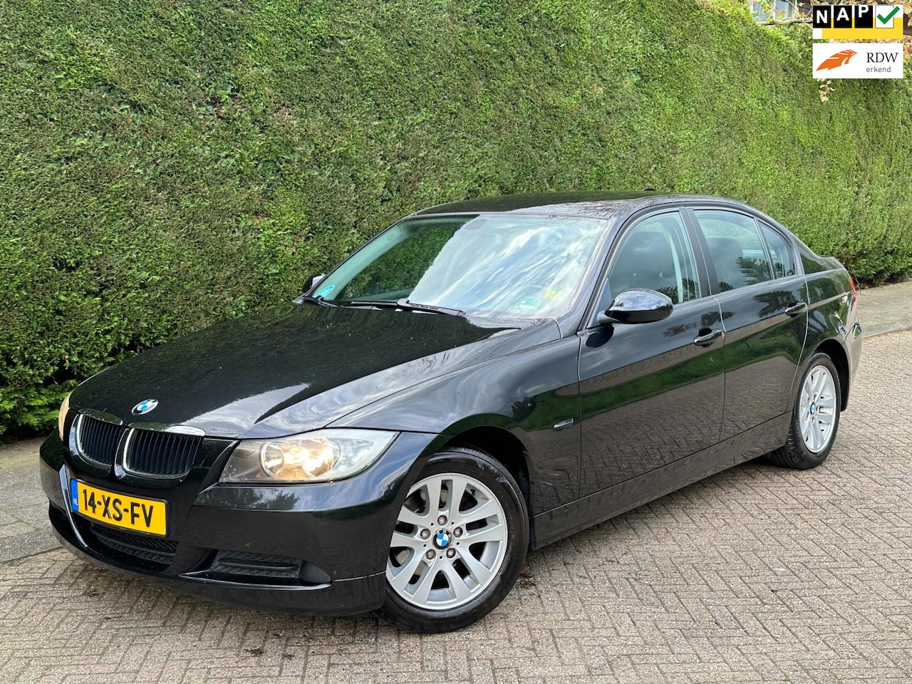 BMW 3-serie - 318i Business Line /AUTOMAAT/CRUISE/PDC/NAVIGATIE/ - AutoWereld.nl