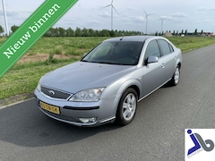 Ford Mondeo - 1.8 Leer, Stoelverwarming, Clima, PDC, Navi, Trekhaak, inruil mogelijk 1.8-16V Platinum